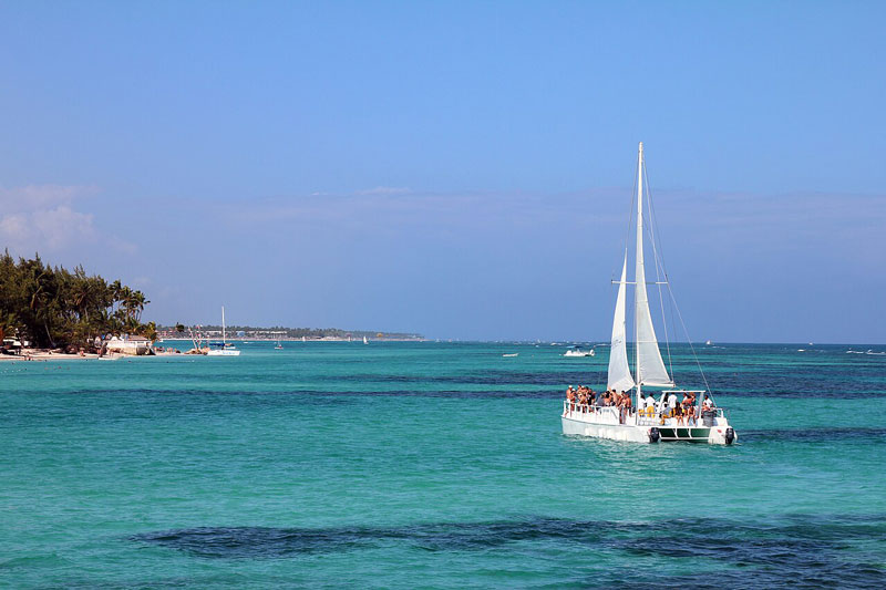 Catamaran and snorkeling excursion in Punta Cana